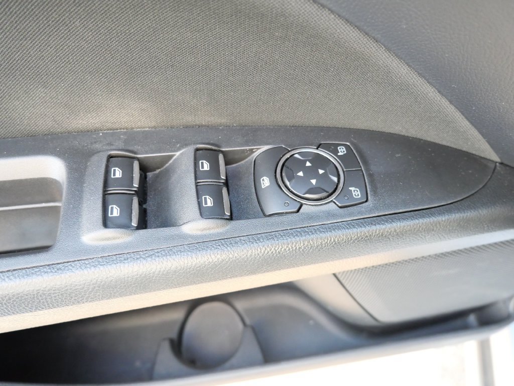 Used 2020 Ford Fusion SE FWD image 16