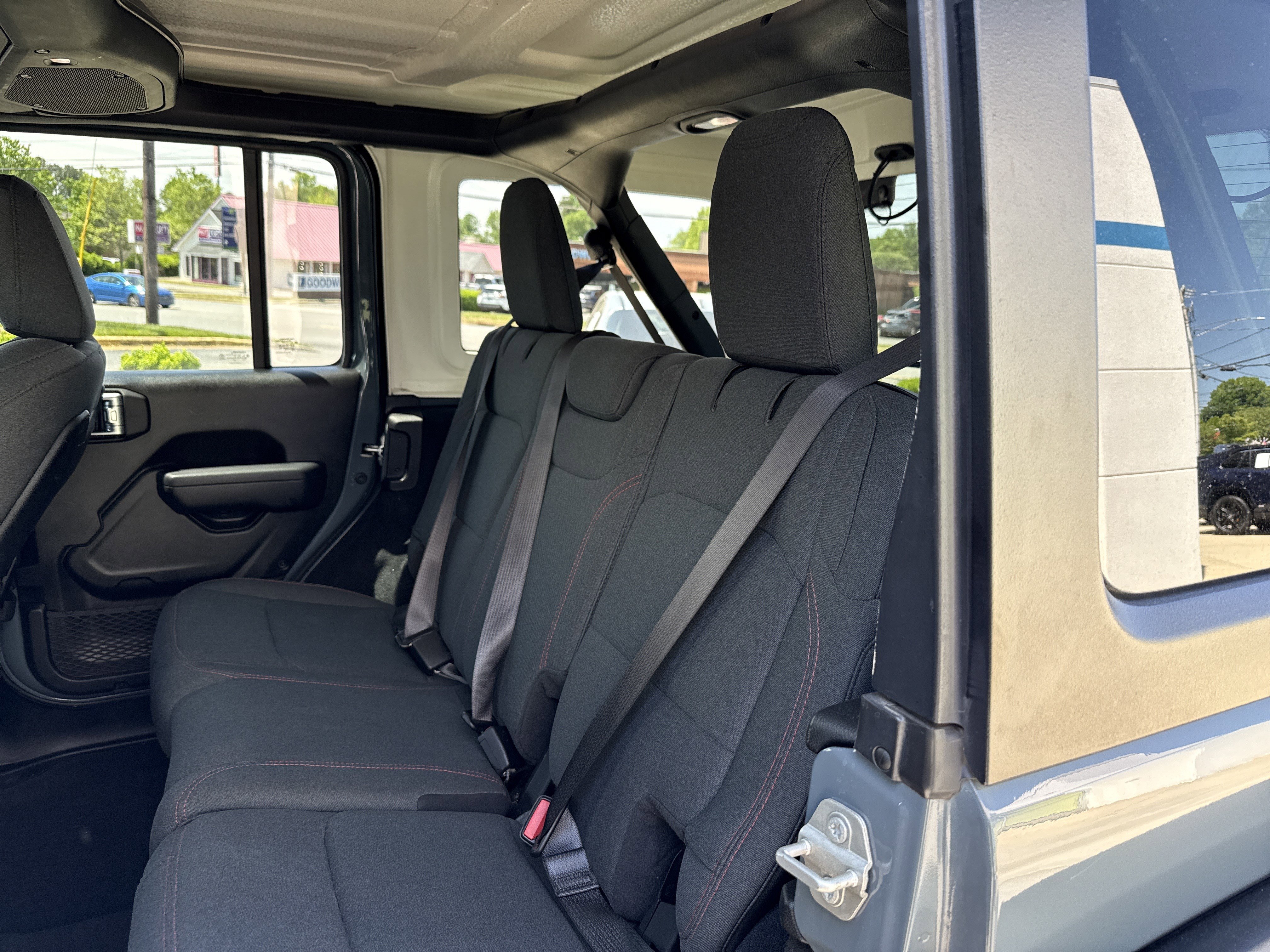 Used 2024 Jeep Wrangler Unlimited Rubicon AWD/4WD image 31