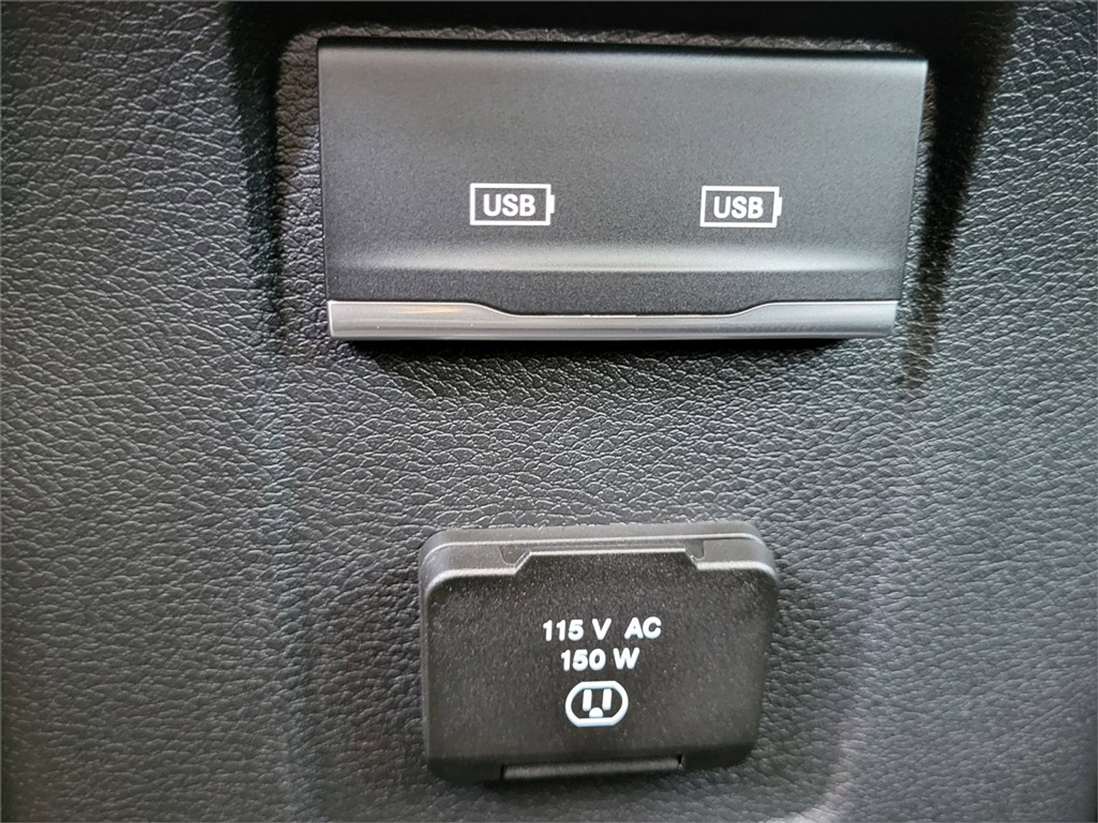 Used 2022 Jeep Wrangler Unlimited Sahara w/ Cold Weather Group image 16