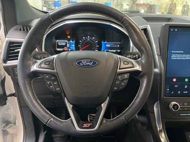 Used 2021 Ford Edge ST image 21