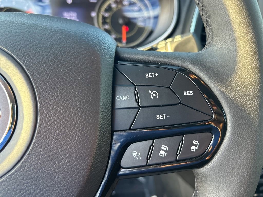 Used 2023 Jeep Cherokee Altitude Lux image 45