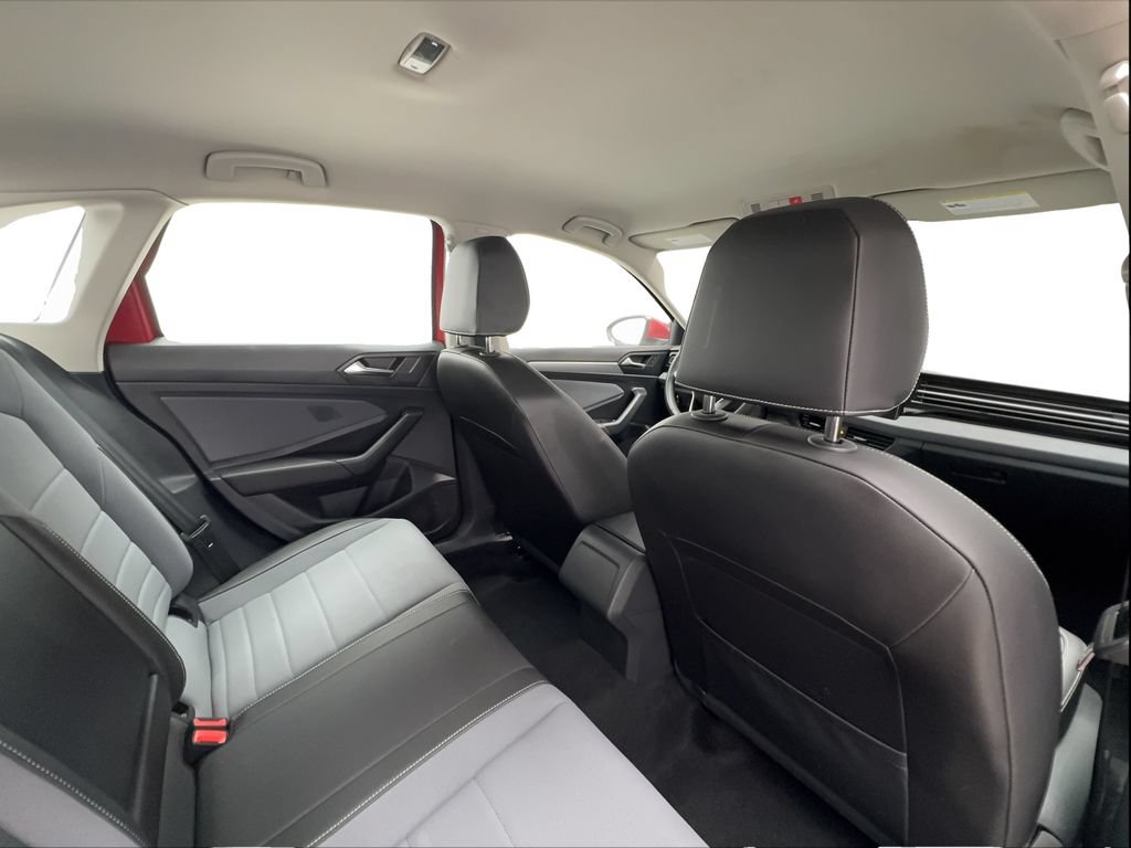 Used 2025 Volkswagen Jetta SE FWD image 24