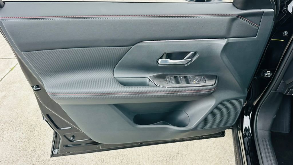New 2026 Nissan Kicks SR FWD image 15