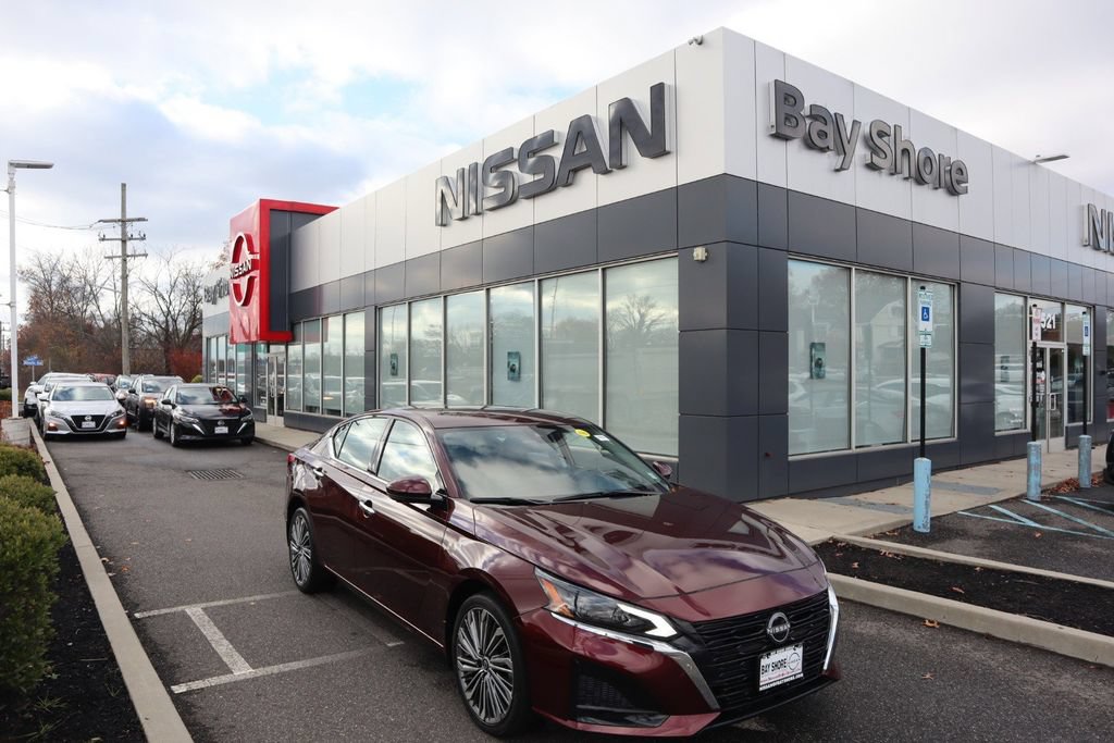 Certified 2025 Nissan Altima 2.5 SL AWD/4WD image 2
