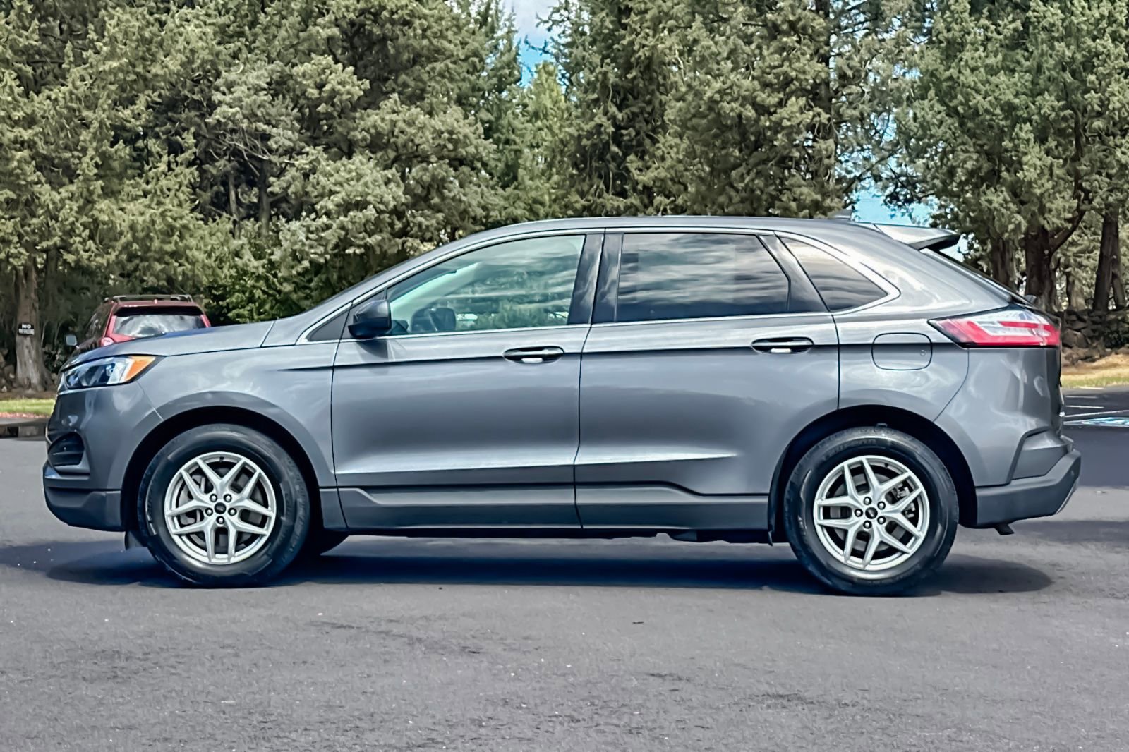 Used 2024 Ford Edge SEL AWD/4WD image 8