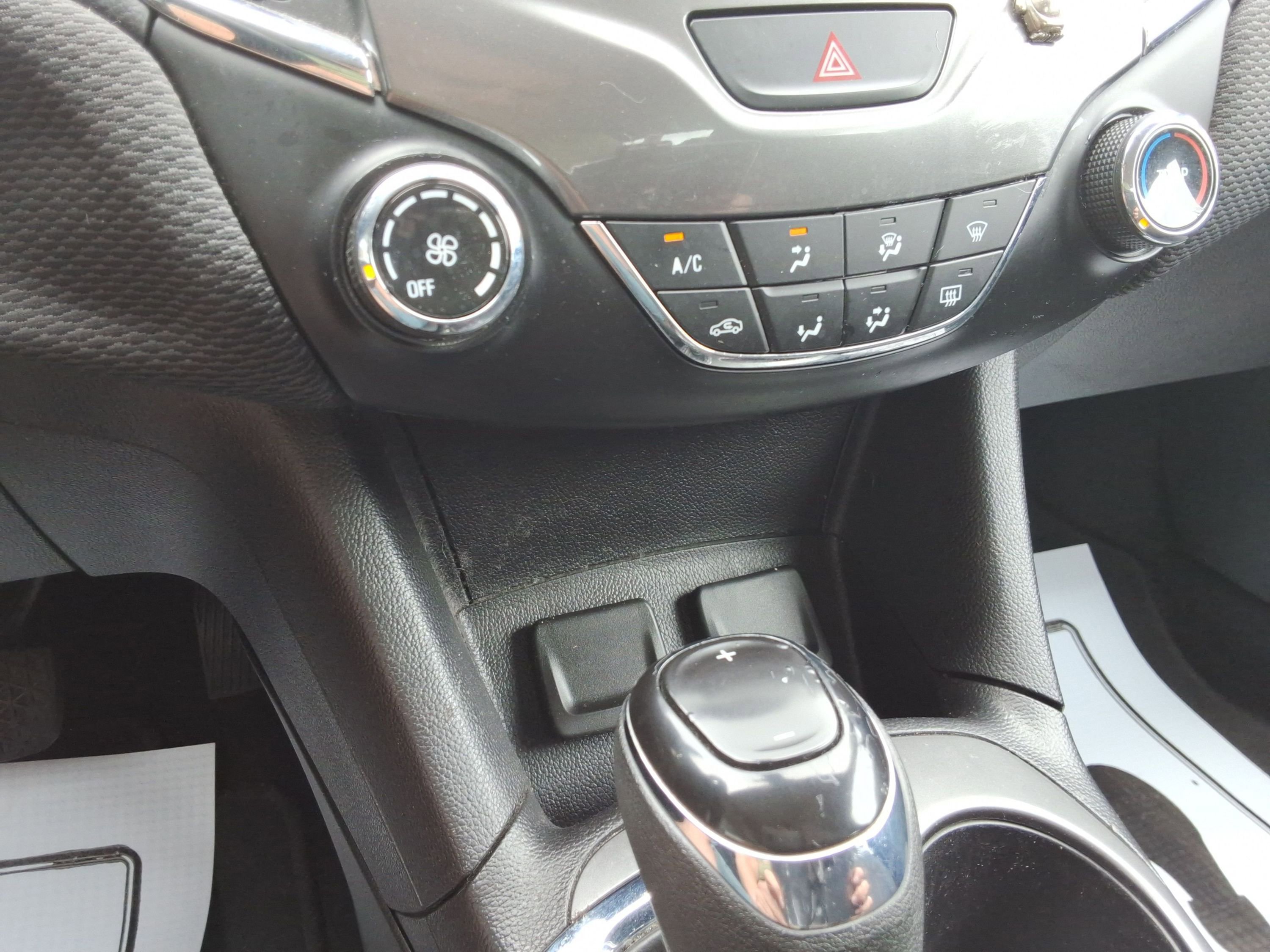 Used 2017 Chevrolet Cruze LT FWD image 17