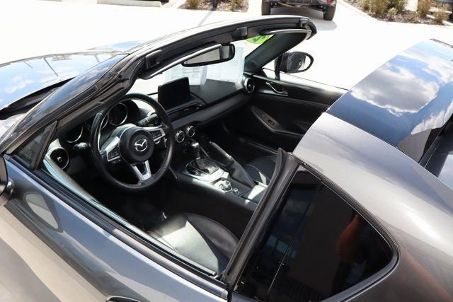 Used 2021 MAZDA MX-5 Miata RF Grand Touring image 25