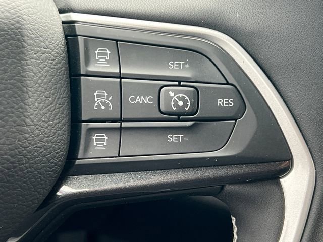 Used 2023 Jeep Grand Cherokee Altitude image 21