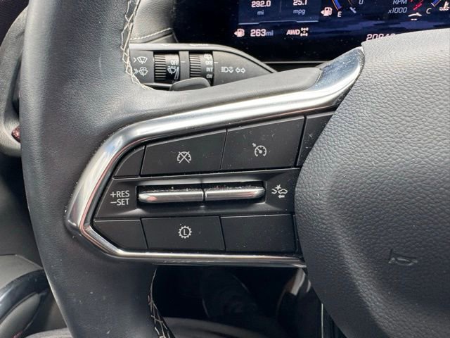 Used 2025 Chevrolet Traverse Z71 AWD/4WD image 23