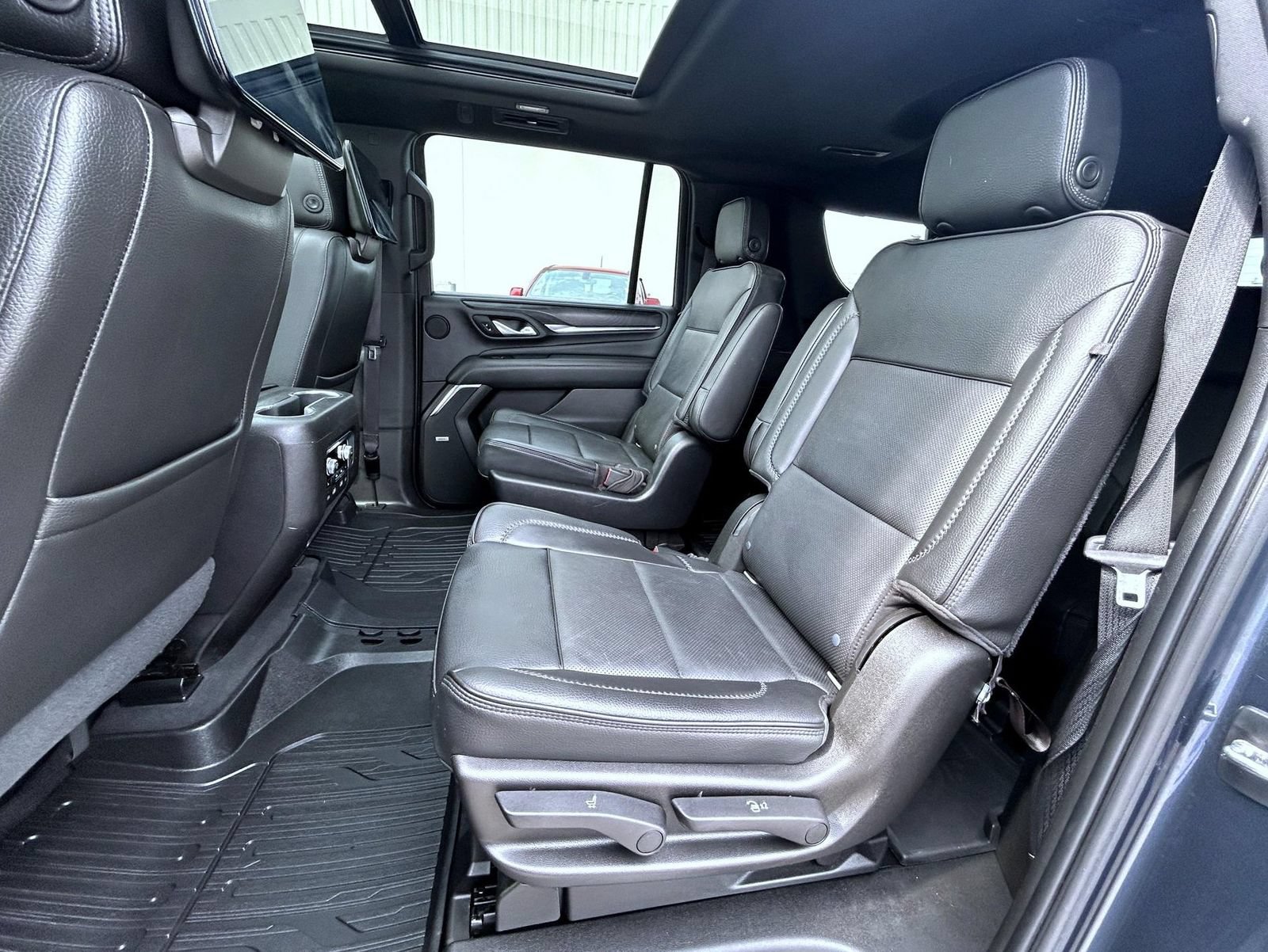 Used 2021 GMC Yukon XL Denali w/ Denali Premium Package AWD/4WD image 20