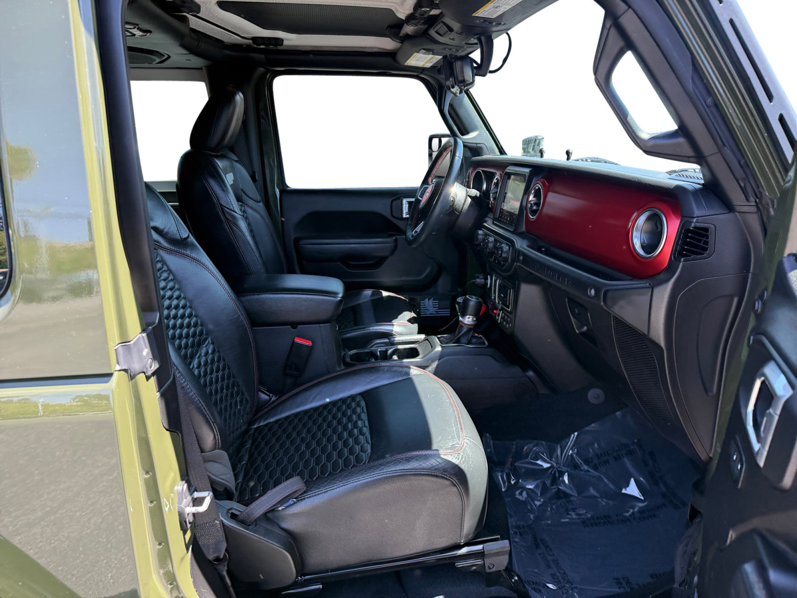 Used 2022 Jeep Wrangler Rubicon w/ Steel Bumper Group image 17