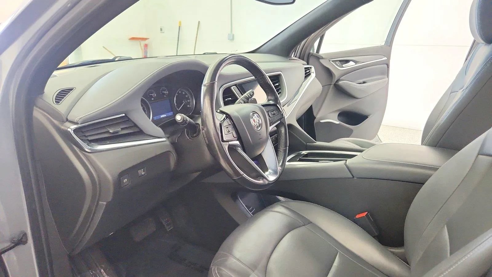 Used 2023 Buick Enclave Essence AWD/4WD image 14