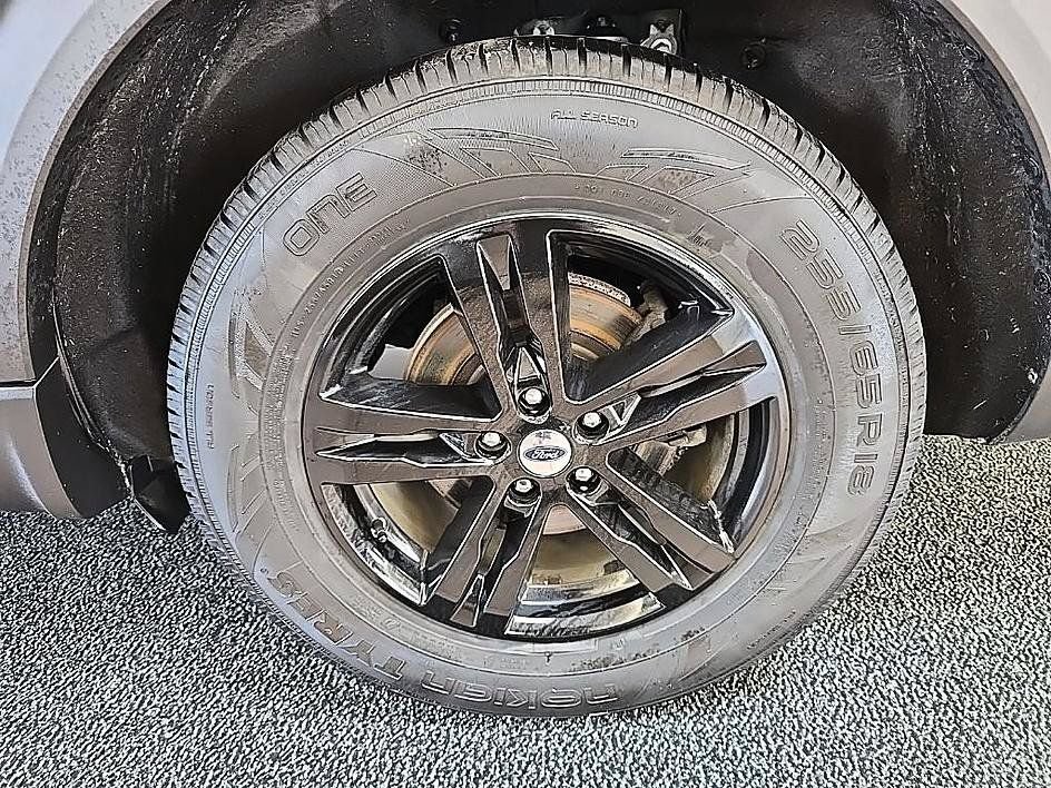 Used 2020 Ford Explorer XLT w/ Equipment Group 202A AWD/4WD image 41