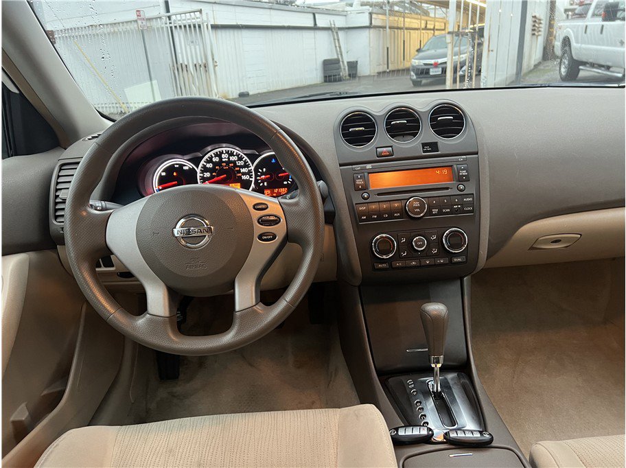 Used 2010 Nissan Altima Hybrid Sedan image 13