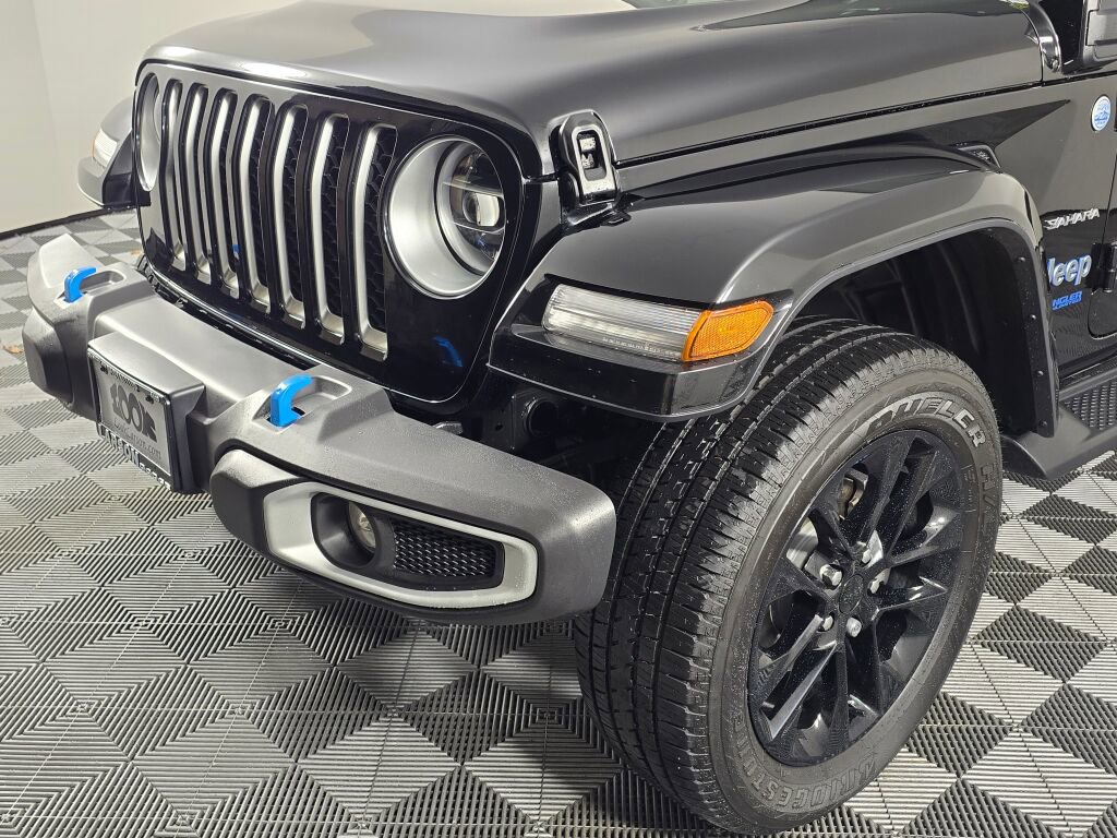 Used 2022 Jeep Wrangler Unlimited Sahara w/ Cold Weather Group image 10