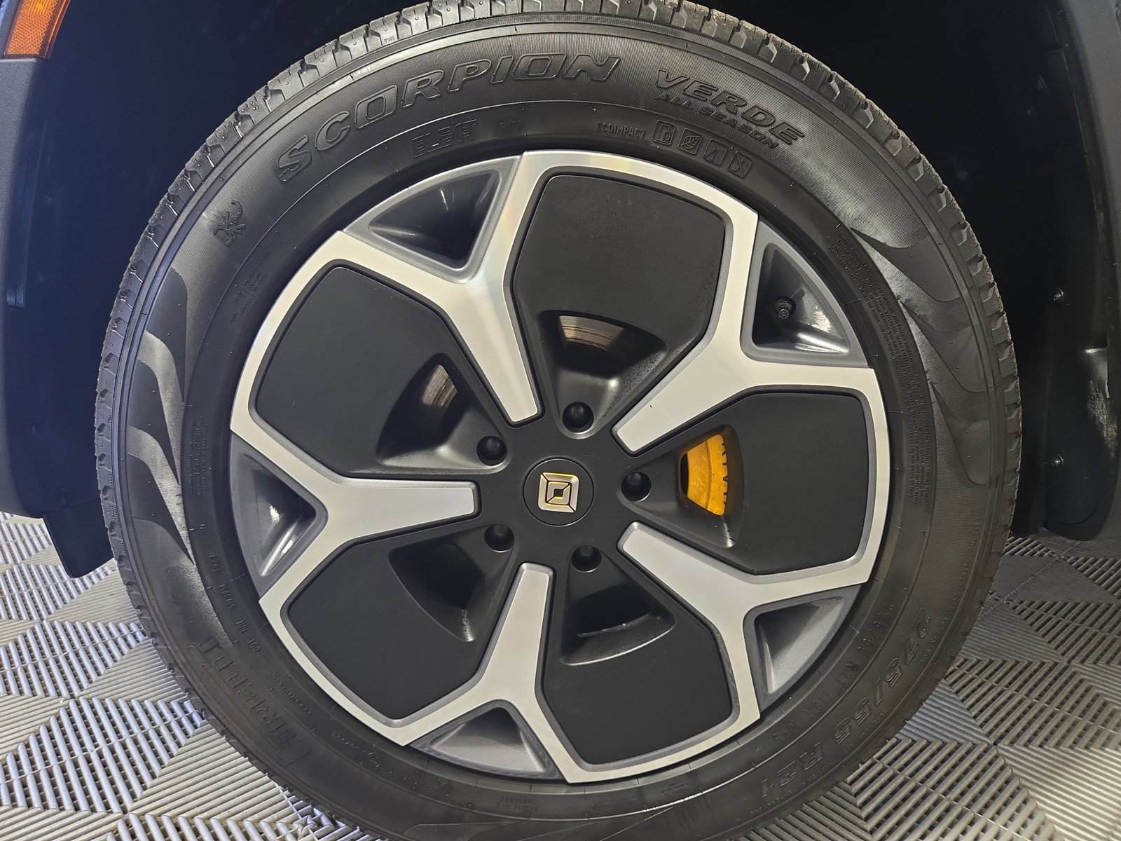 Used 2024 Rivian R1S Adventure image 9