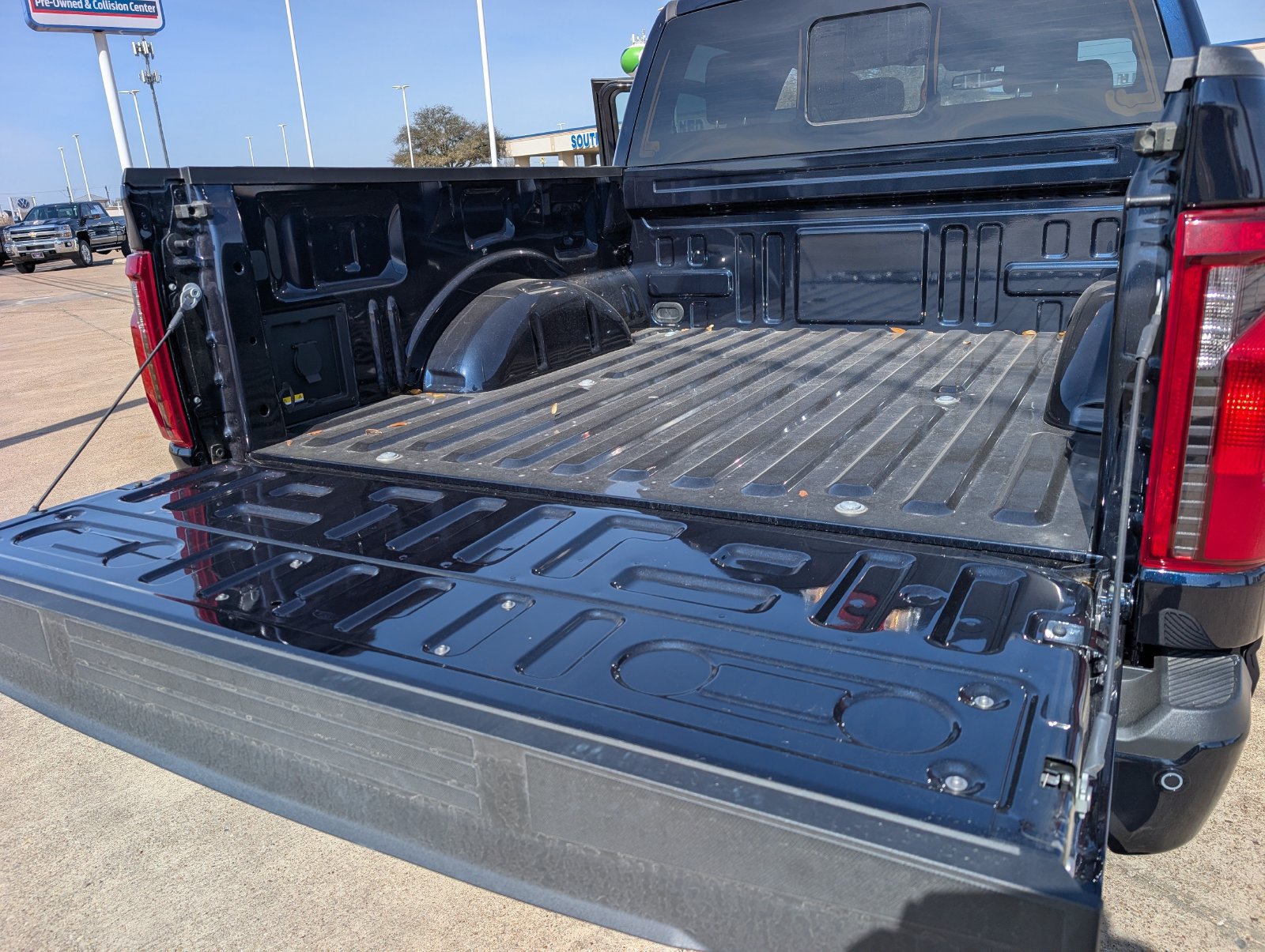 Used 2025 Ford F150 XLT w/ Equipment Group 302A MID RWD image 29