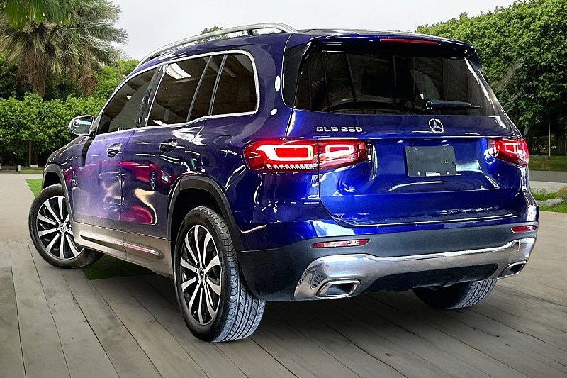 Used 2021 Mercedes-Benz GLB 250 w/ Premium Package image 9