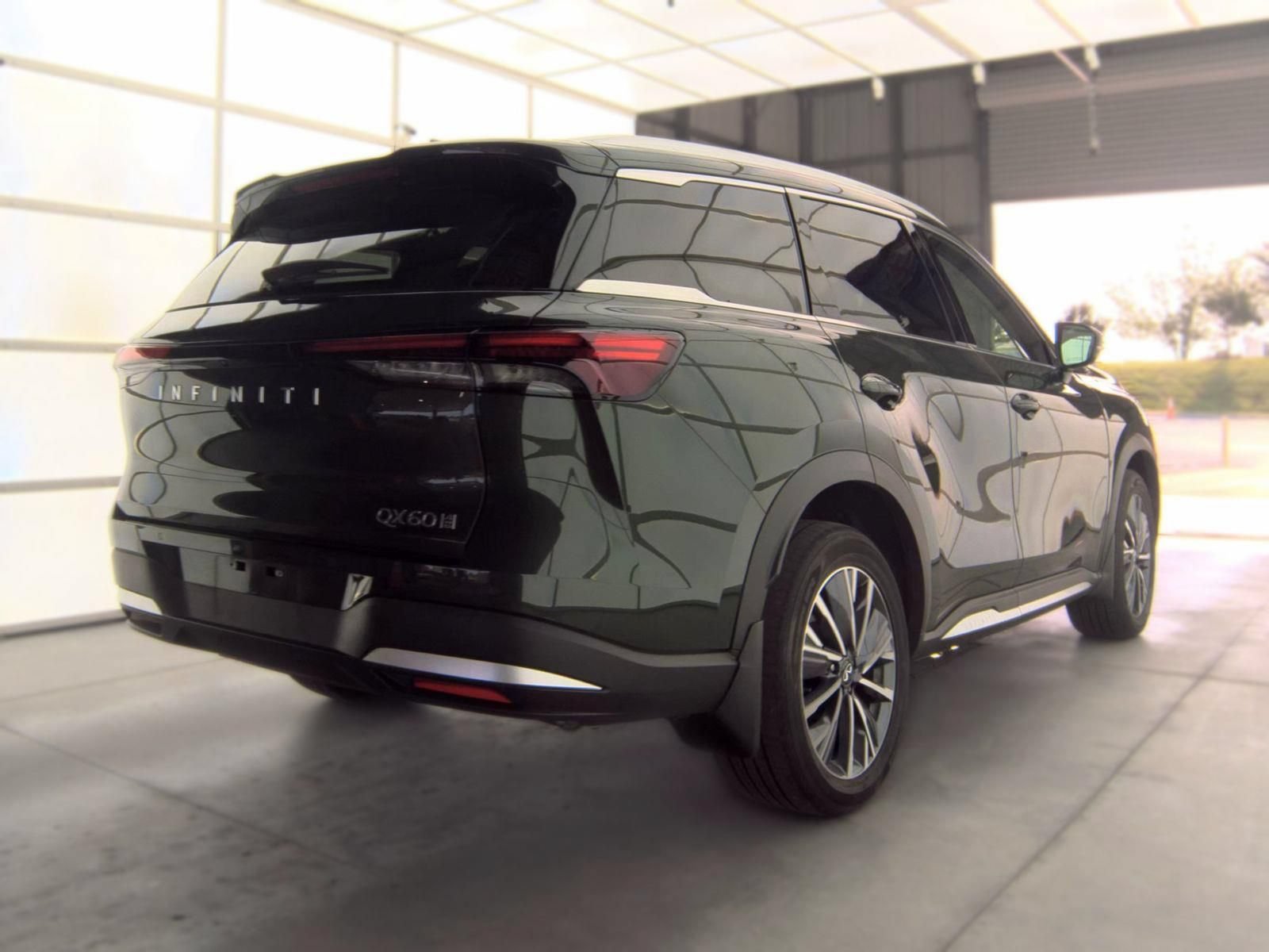 Certified 2026 INFINITI QX60 Luxe w/ Cargo Package AWD/4WD image 5