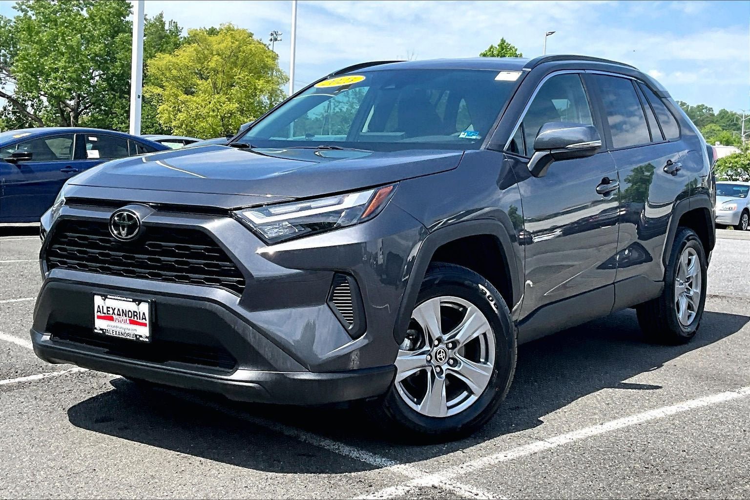 Used 2025 Toyota RAV4 XLE AWD/4WD image 1