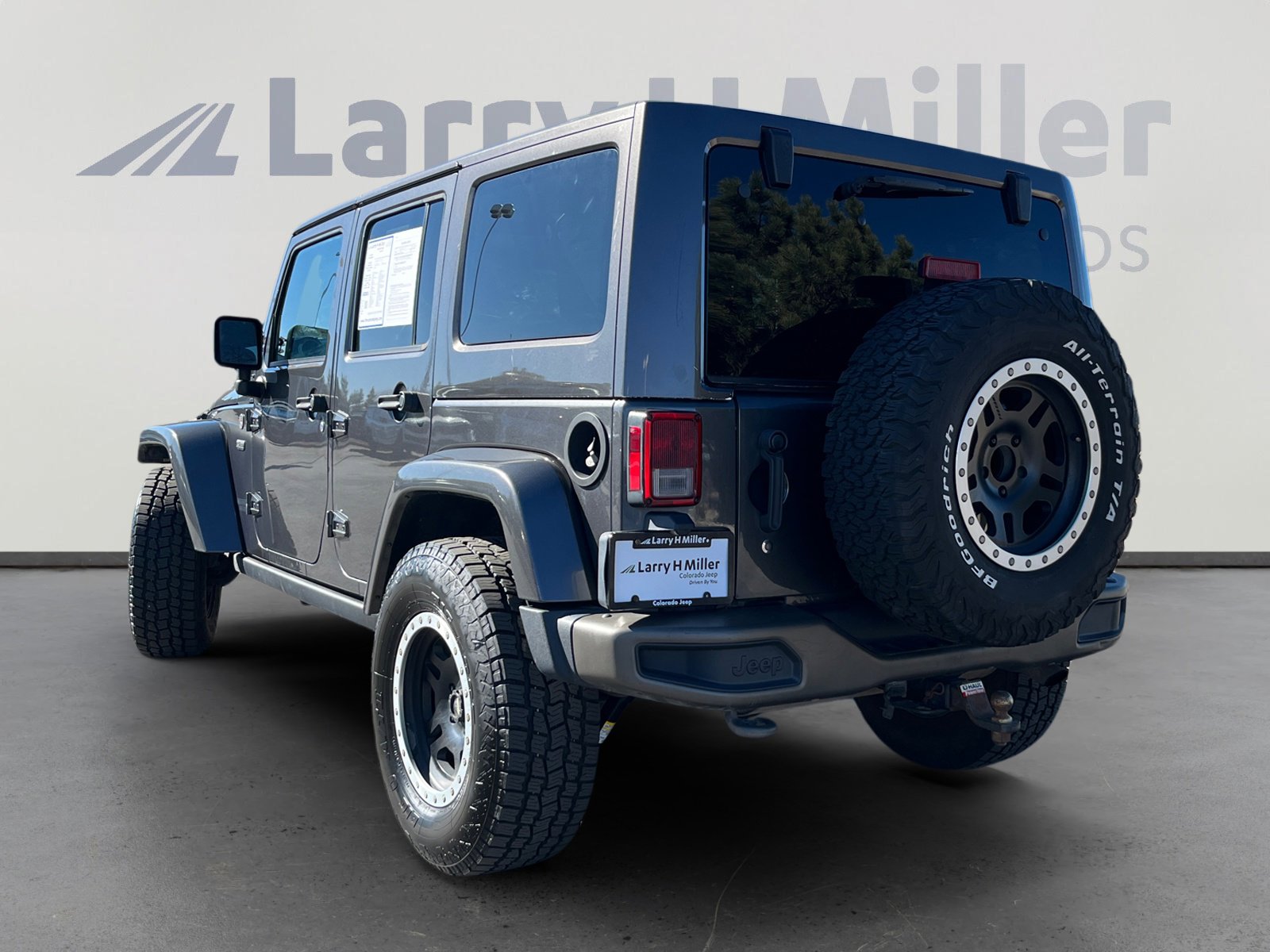 Used 2016 Jeep Wrangler Unlimited Sahara image 3