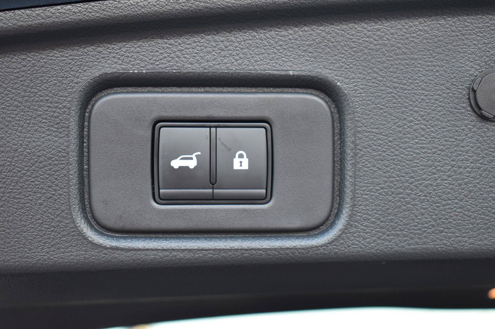 Used 2025 Nissan Pathfinder Platinum w/ Black Appearance Package FWD image 60