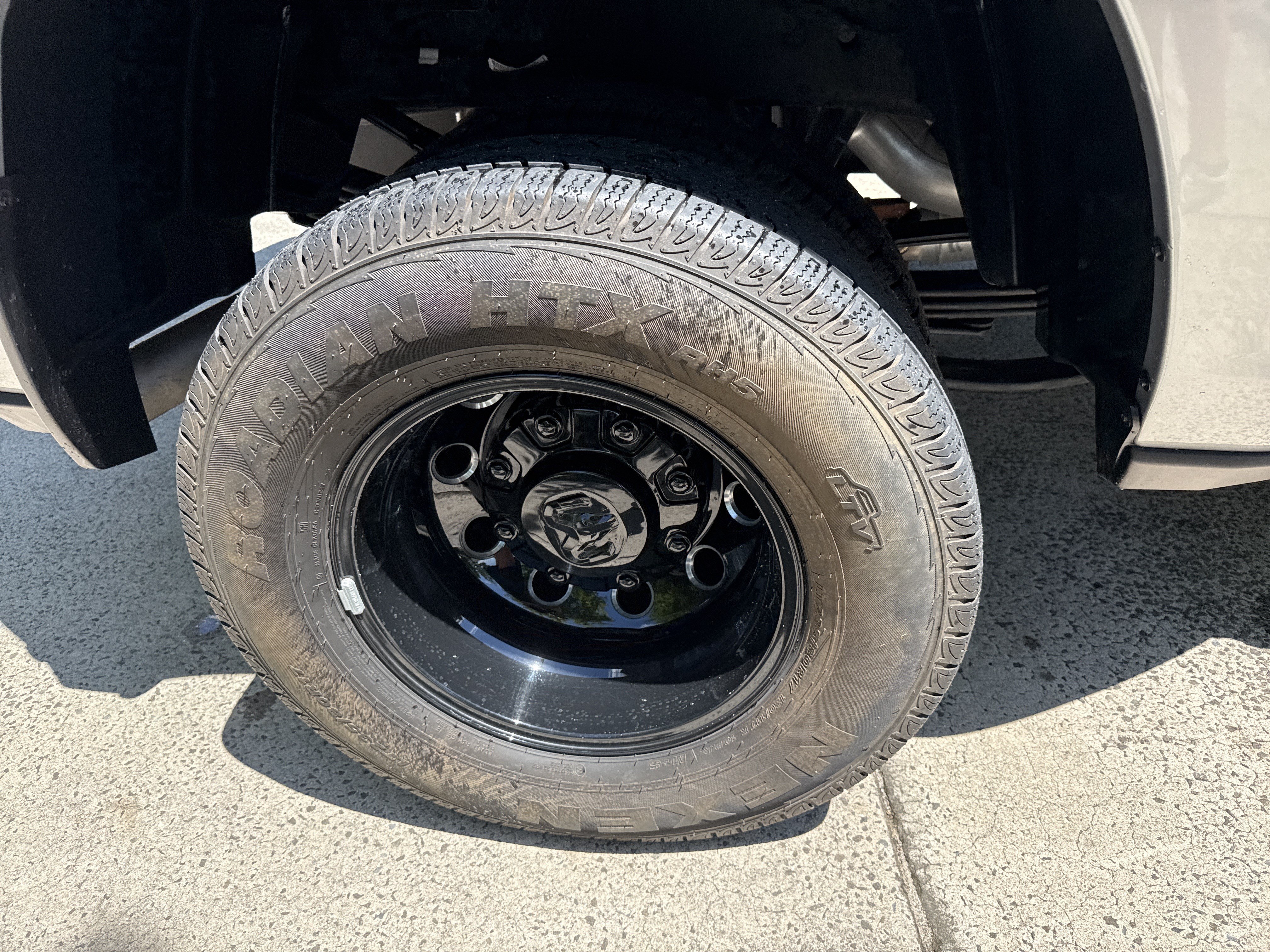 Used 2024 RAM 3500 Laramie w/ Night Edition AWD/4WD image 17