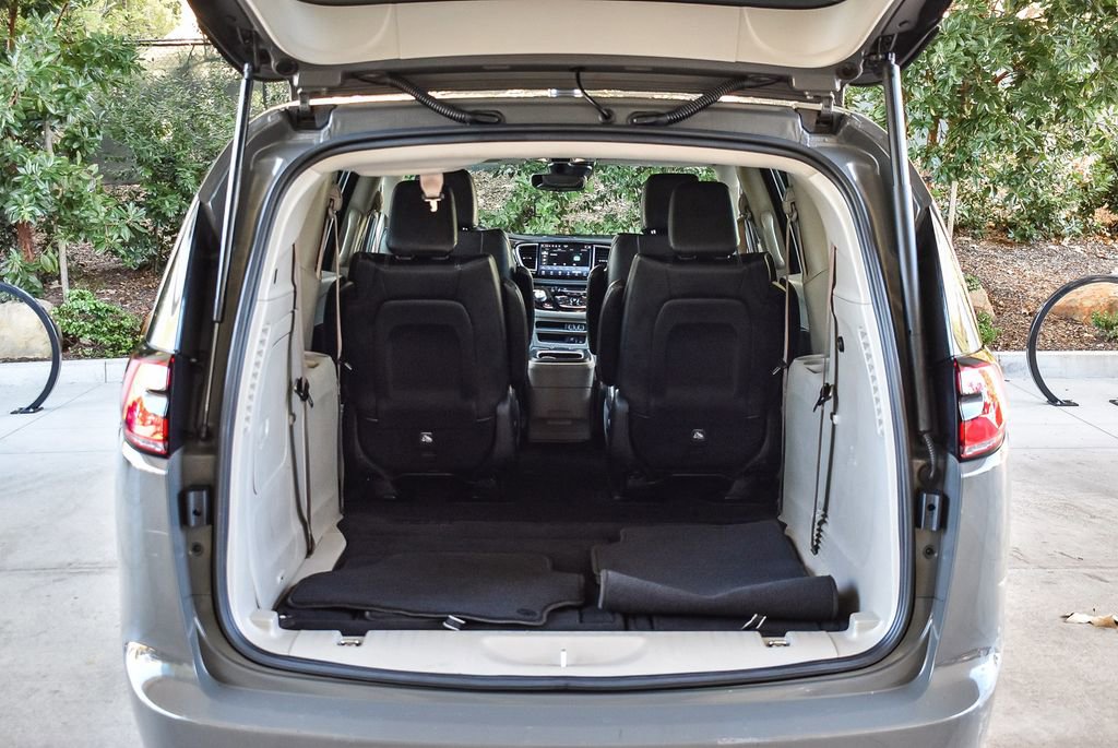Used 2022 Chrysler Pacifica Touring-L image 24