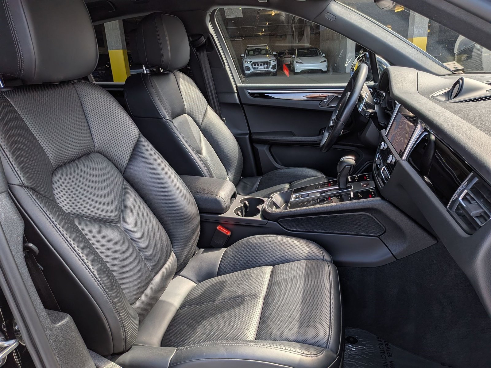 Certified 2024 Porsche Macan AWD/4WD image 24