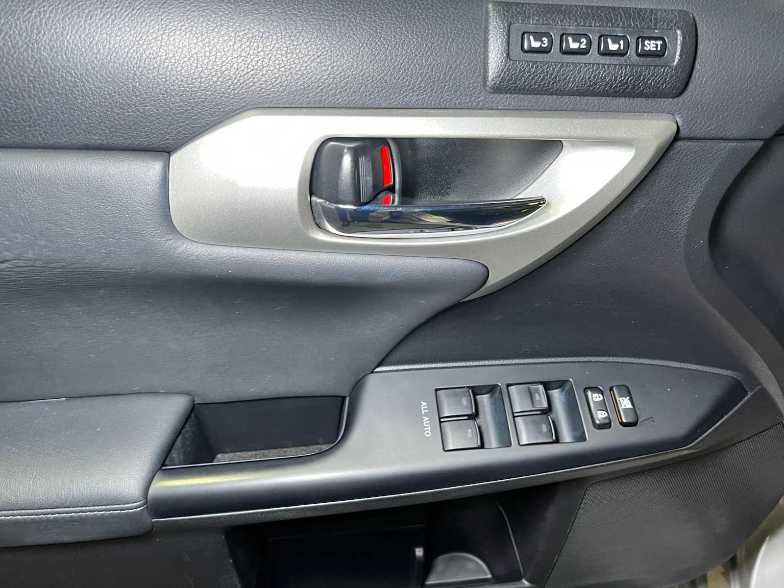 Used 2011 Lexus CT 200h Premium image 19