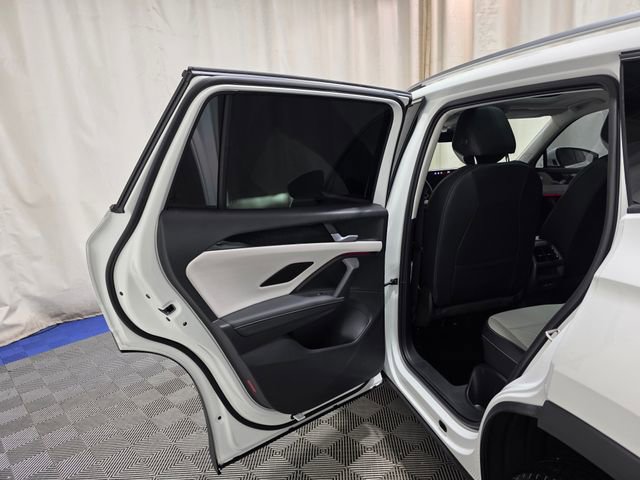 Certified 2025 Volkswagen Tiguan SE image 26