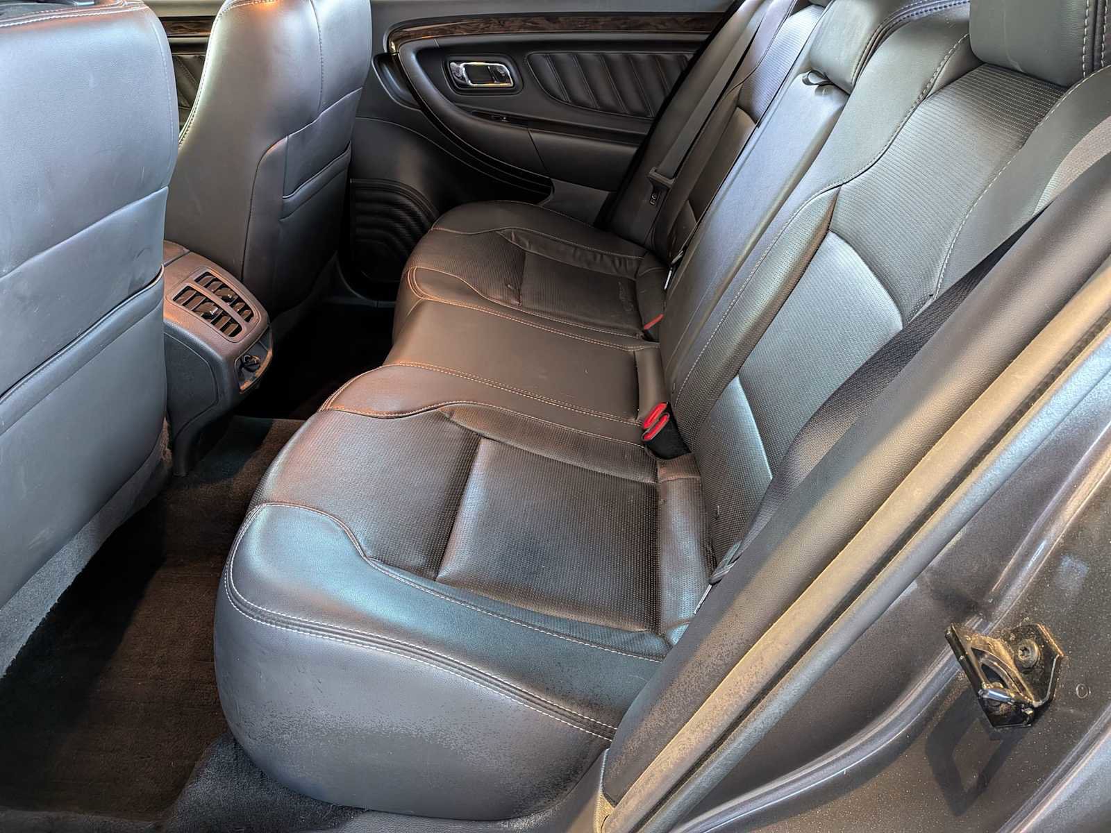 Used 2015 Ford Taurus Limited FWD image 19