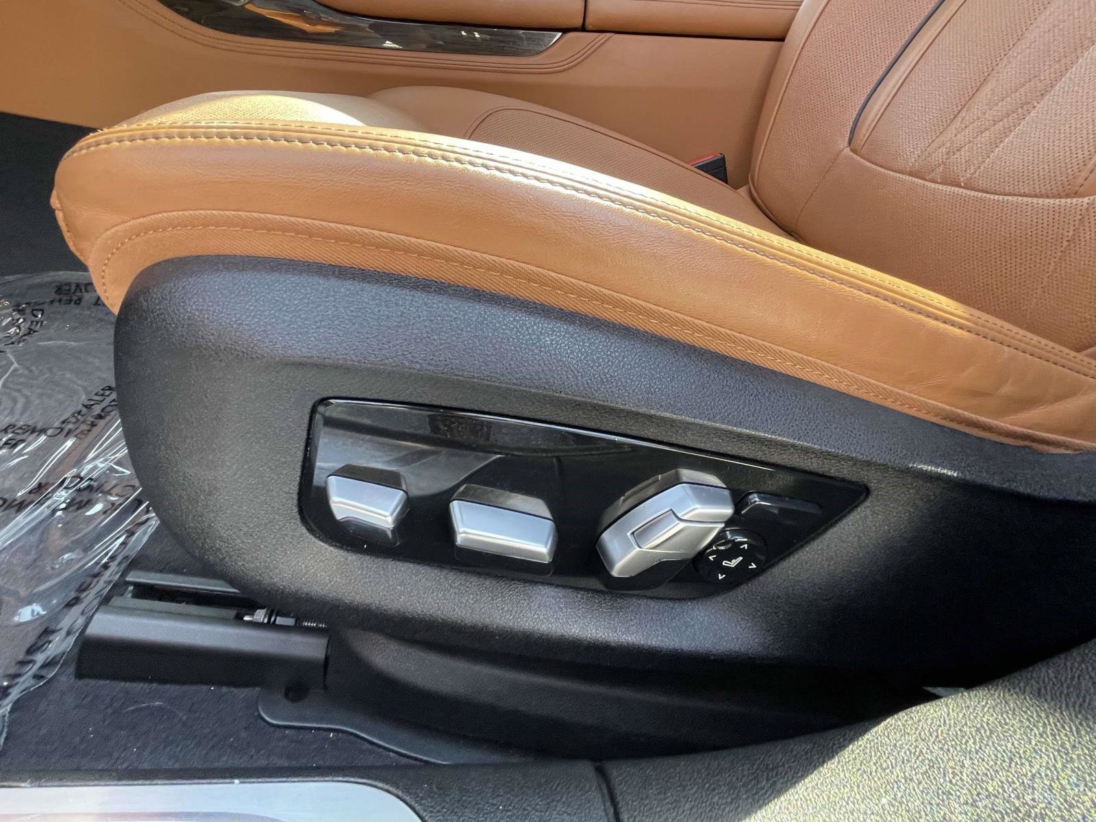 Used 2019 BMW 750i xDrive w/ Executive Package AWD/4WD image 19
