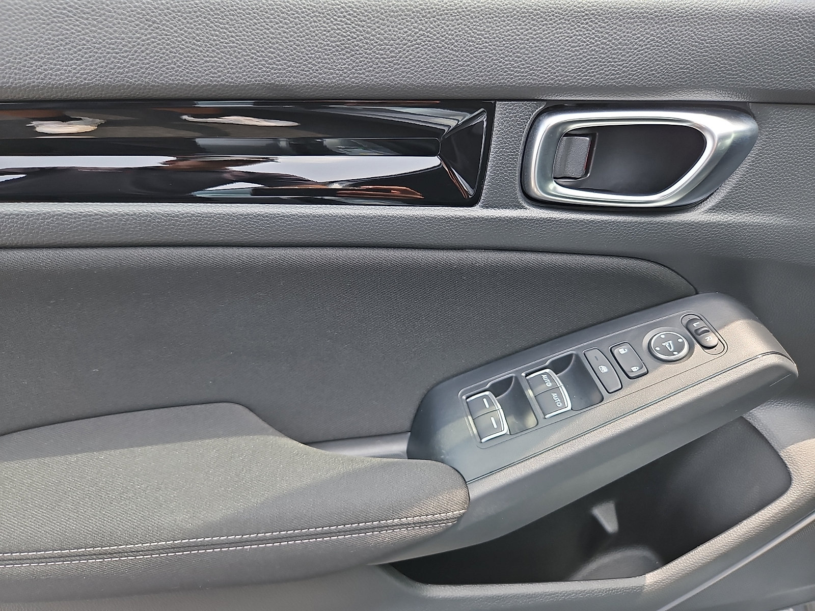 Used 2025 Honda Civic Sport image 12