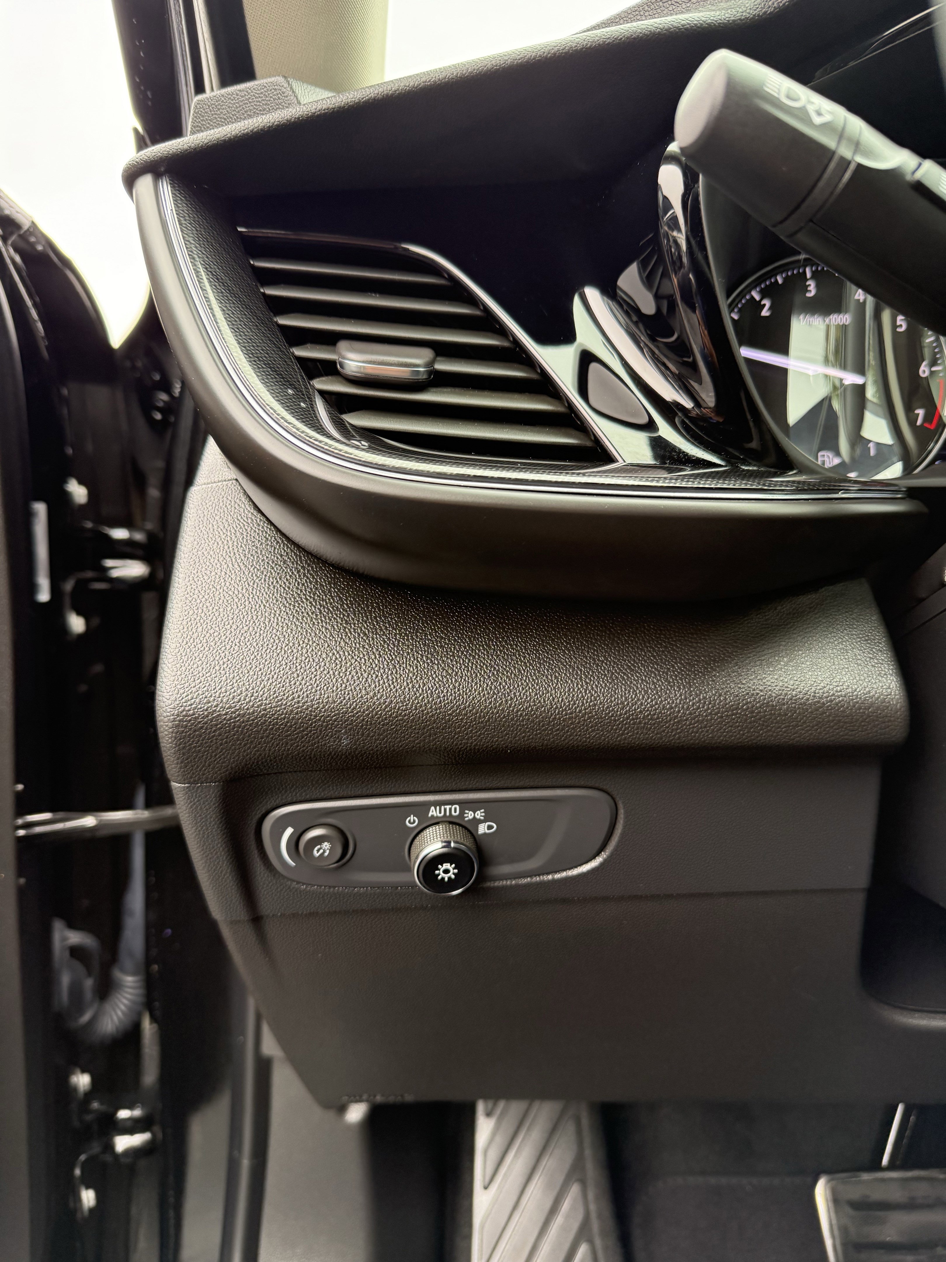 Used 2023 Buick Envision Essence w/ Sport Touring Package FWD image 26