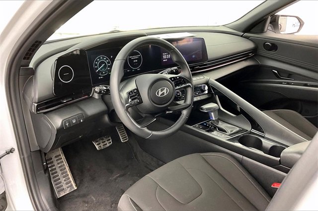 Used 2025 Hyundai Elantra SEL image 16