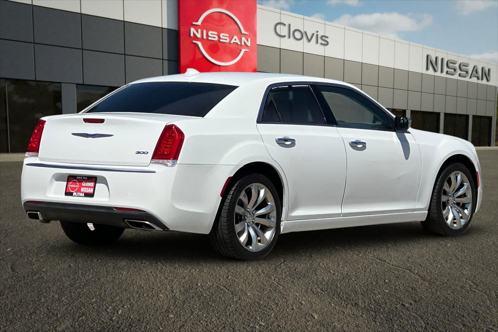 Used 2019 Chrysler 300 Limited RWD image 3