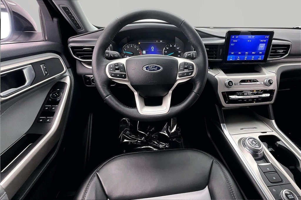 Certified 2024 Ford Explorer XLT AWD/4WD image 5