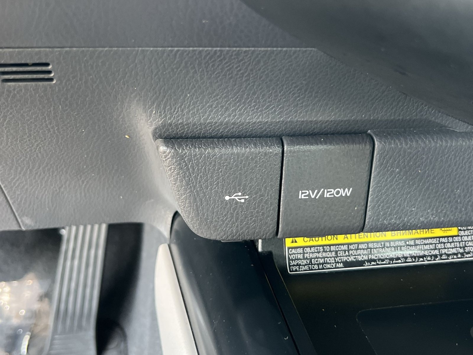 Used 2020 Toyota Camry XLE FWD image 32