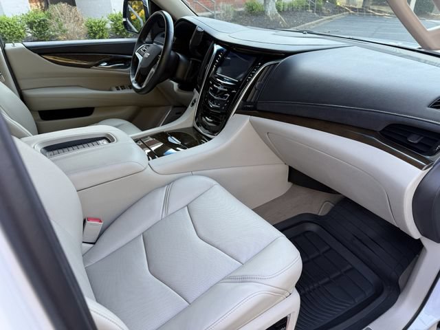 Used 2018 Cadillac Escalade Luxury RWD image 17