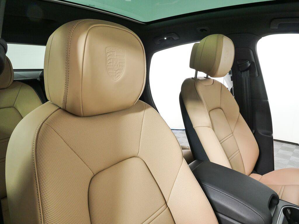 New 2026 Porsche Cayenne Coupe AWD/4WD image 25