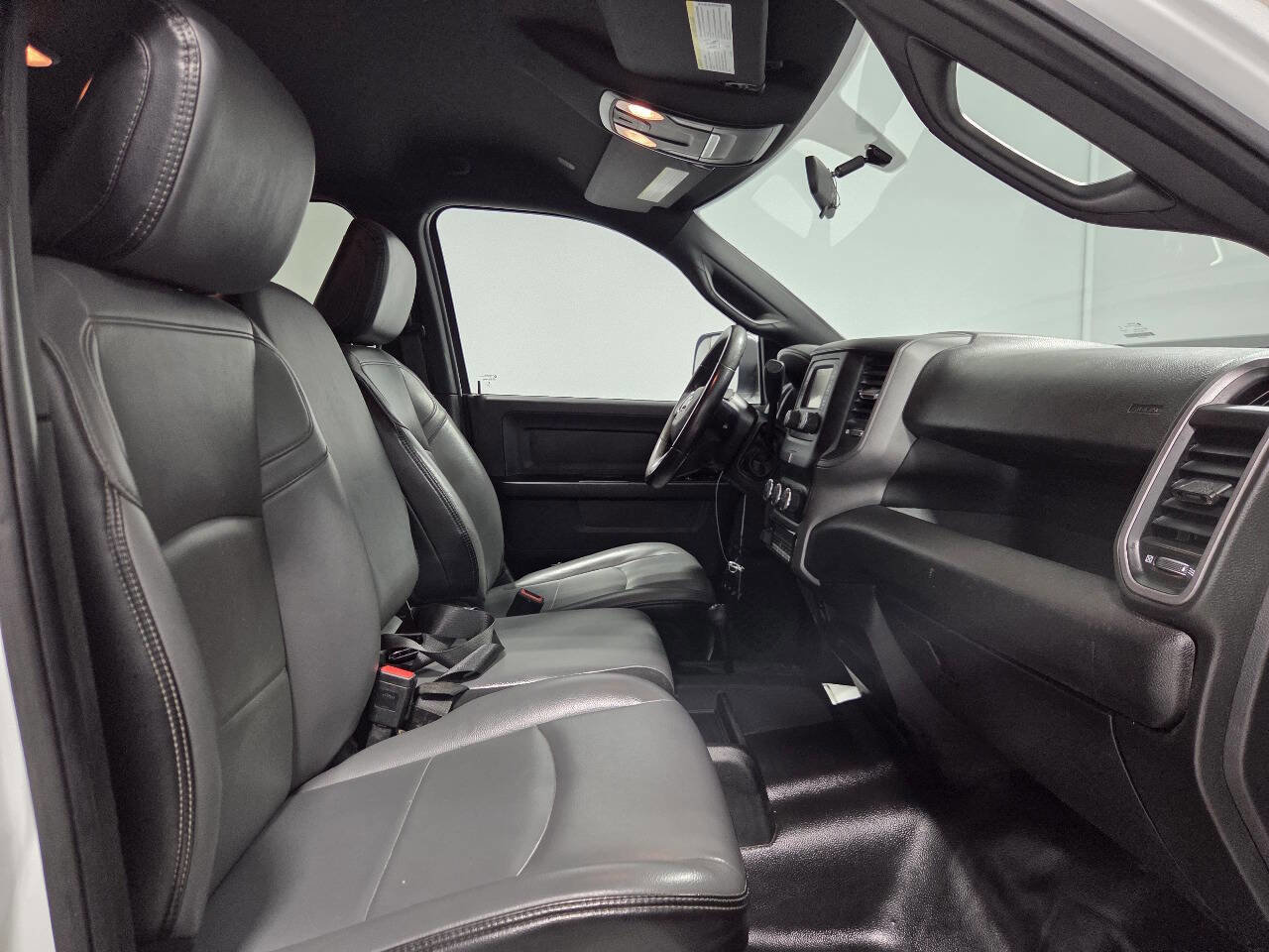 Used 2022 RAM 2500 Tradesman w/ Chrome Appearance Group image 16