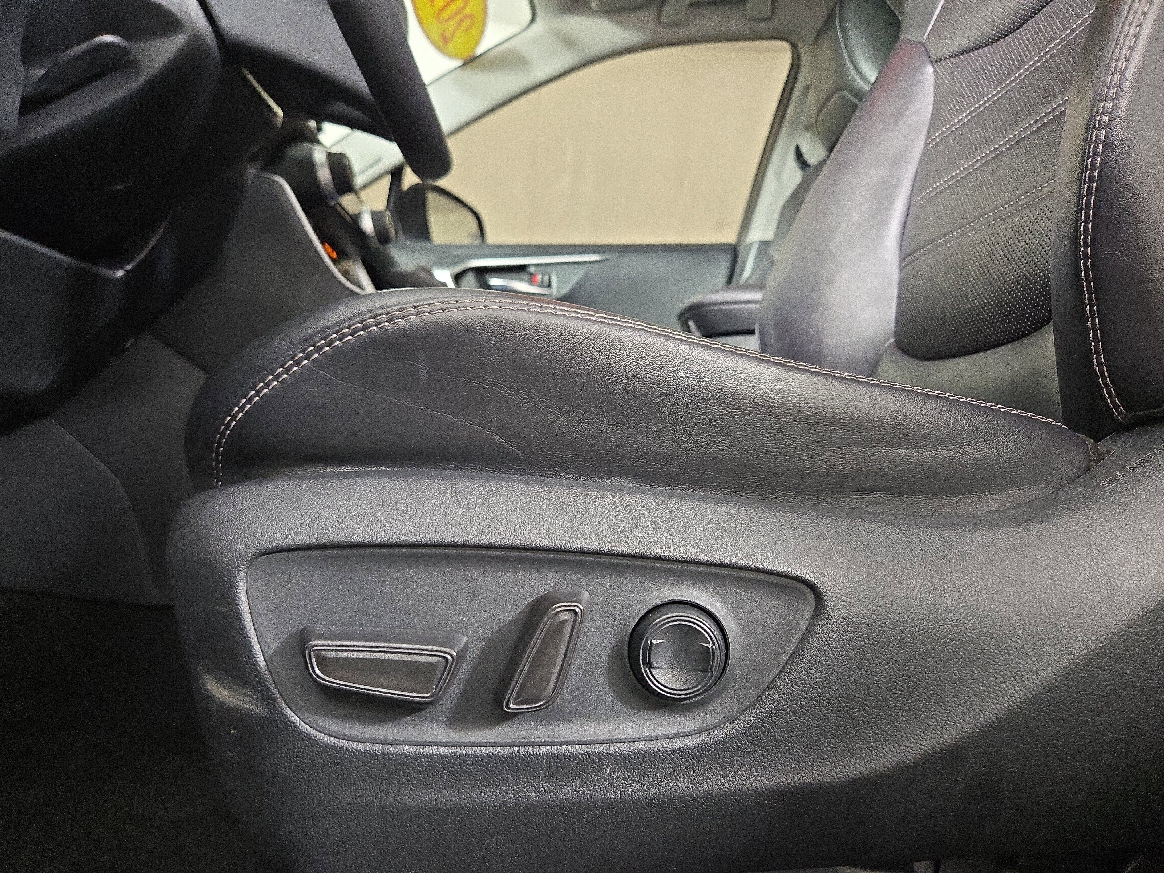 Used 2019 Toyota RAV4 Limited image 33