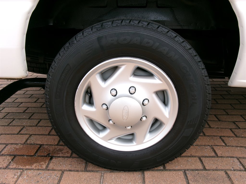 Used 2011 Ford E-150 and Econoline 150 w/ PWR Group RWD image 32