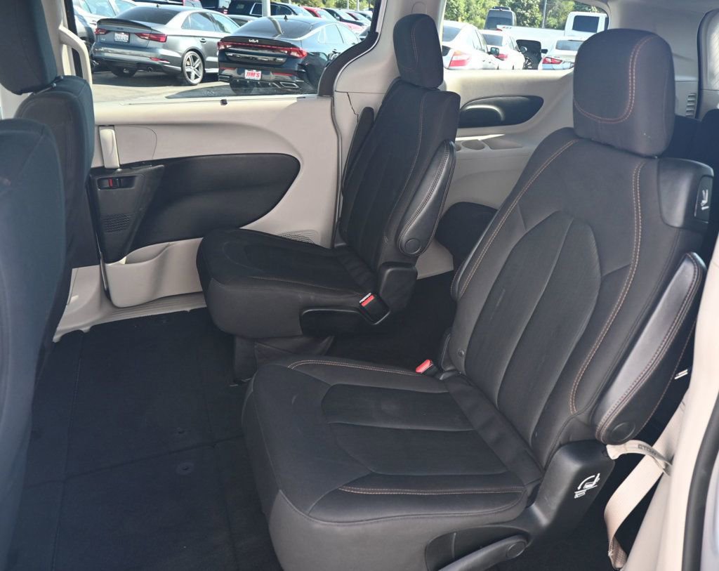 Used 2018 Chrysler Pacifica Touring Plus image 14