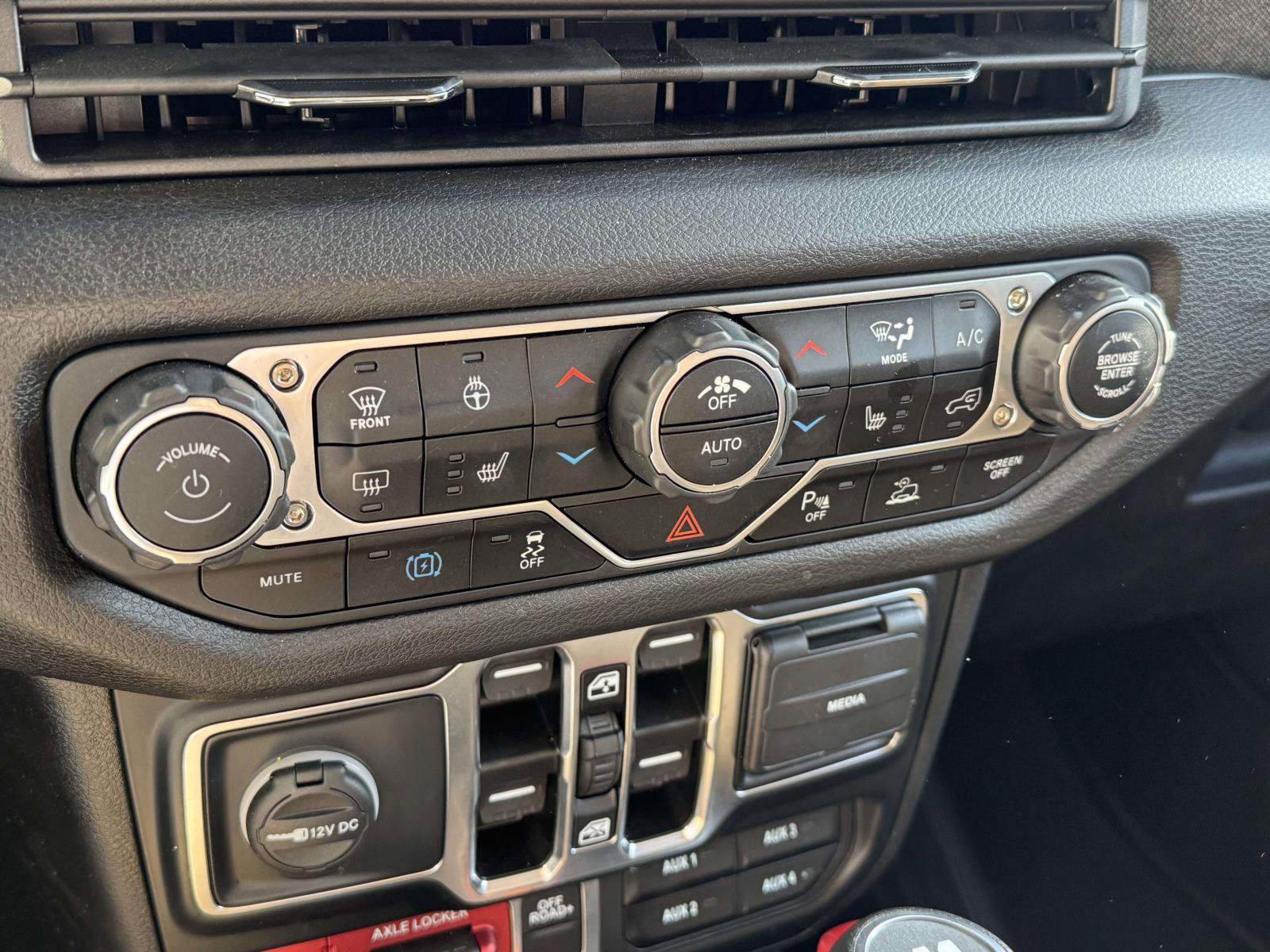 Used 2025 Jeep Wrangler Unlimited Sport S 4xe AWD/4WD image 17