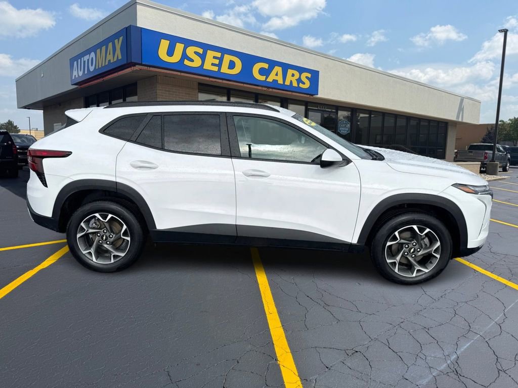 Used 2024 Chevrolet Trax LT w/ Driver Confidence Package image 2