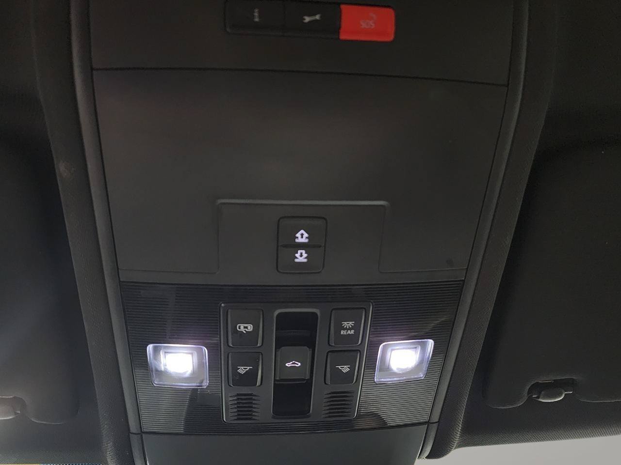 Used 2020 Volkswagen Atlas Cross Sport SEL AWD/4WD image 19