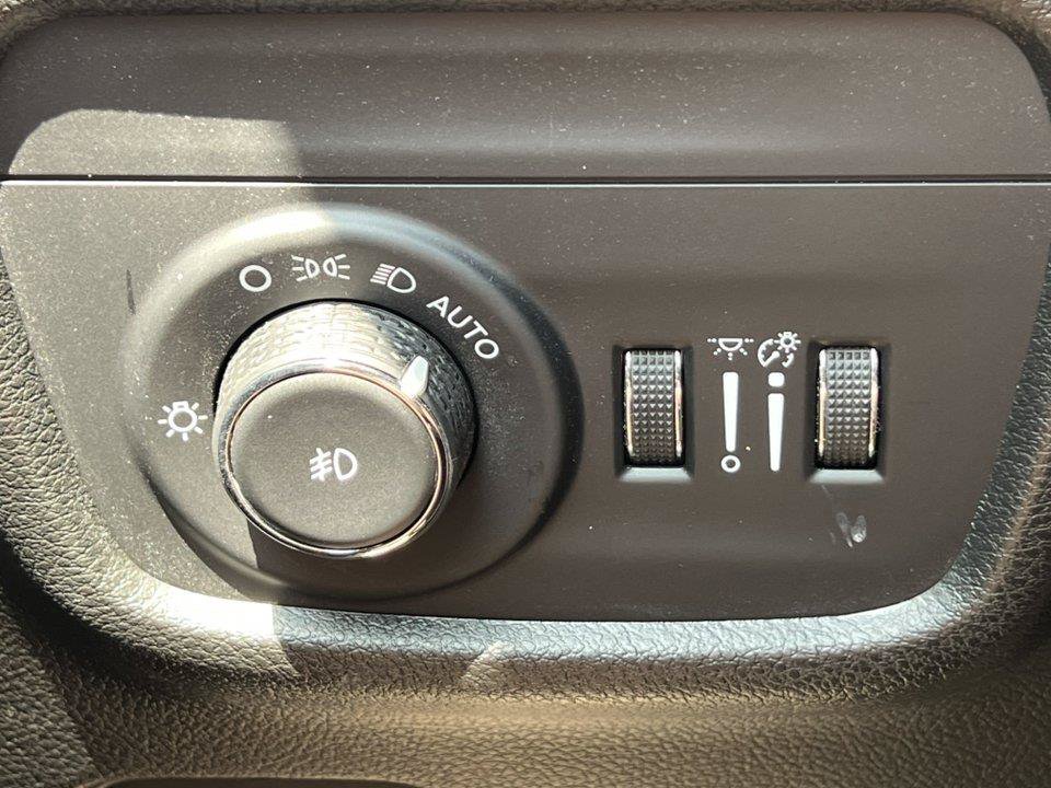 Used 2023 Jeep Grand Cherokee Limited AWD/4WD image 15