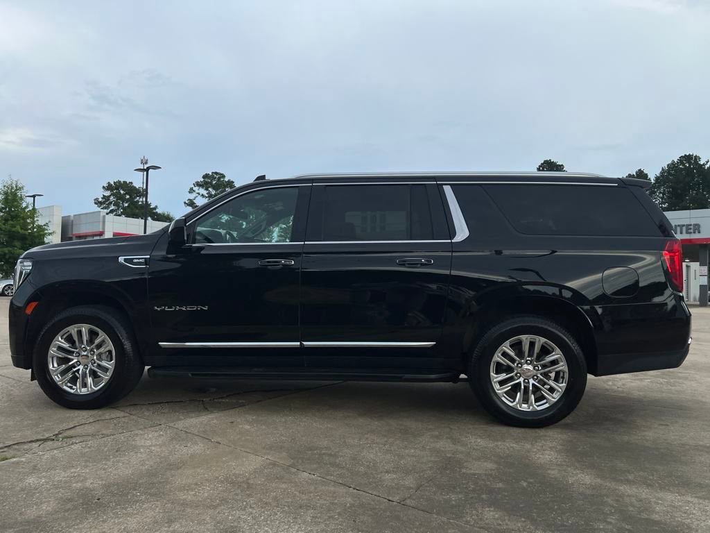 Used 2023 GMC Yukon XL SLT image 3
